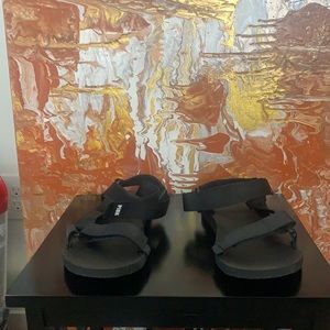 Black everyday sandals
